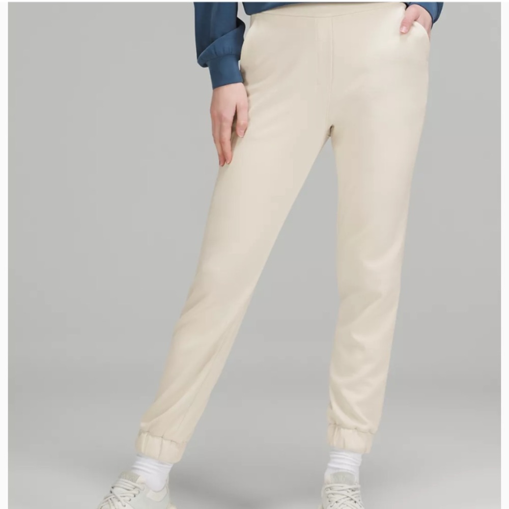 Lululemon Sofestreme Relaxed High-rise pants- white Opal